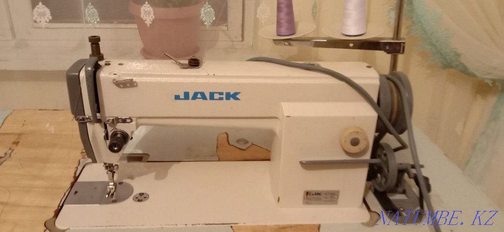 Швейный машина jack срочна продам Алматы - изображение 1