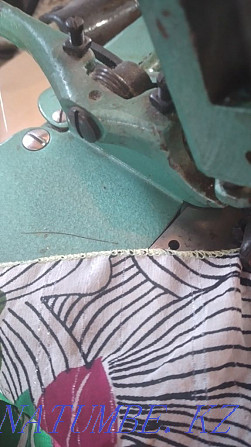 Sewing machine overlock  - photo 2