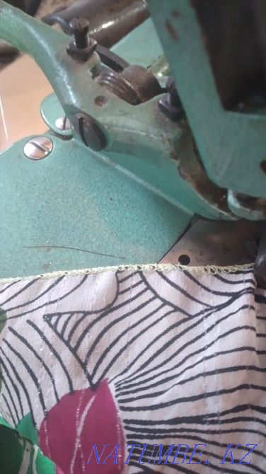 Sewing machine overlock  - photo 2
