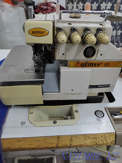 Industrial sewing machine  - photo 1