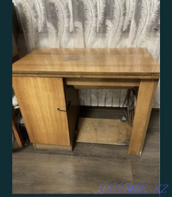 Швейная машинка стол в рабочем состоянии Шымкент - изображение 1