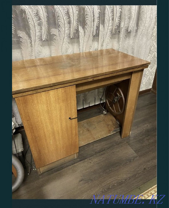 Швейная машинка стол в рабочем состоянии Шымкент - изображение 2