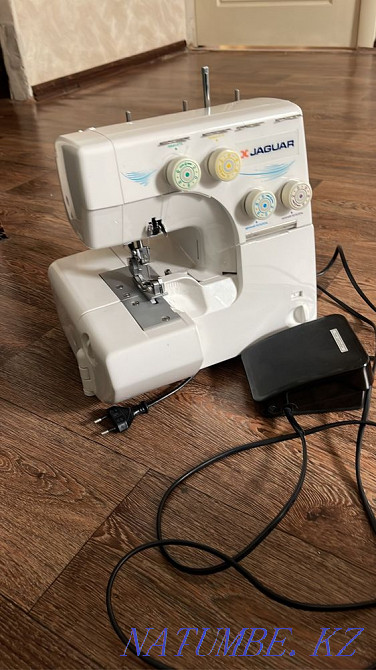 Срочна продам оверлок в хорошем состояний Атырау - изображение 1