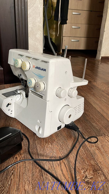 Срочна продам оверлок в хорошем состояний Атырау - изображение 2