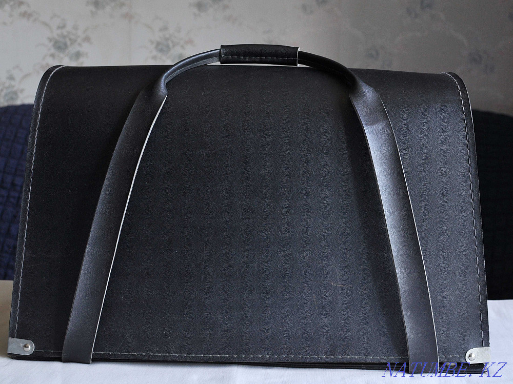 Швейная машина Чайка 142 М в чемодане, с электроприводом Алматы - изображение 2