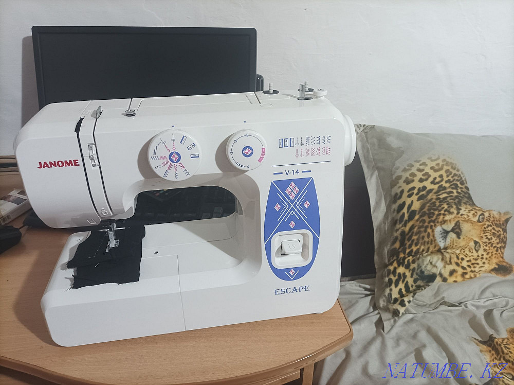 Продам швейную машинку  - изображение 1