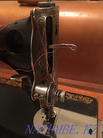 Продаю швейную машинку ссср в хорошем рабочем состояний Темиртау - изображение 2