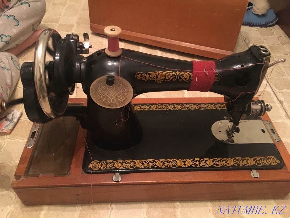 Продаю швейную машинку ссср в хорошем рабочем состояний Темиртау - изображение 3