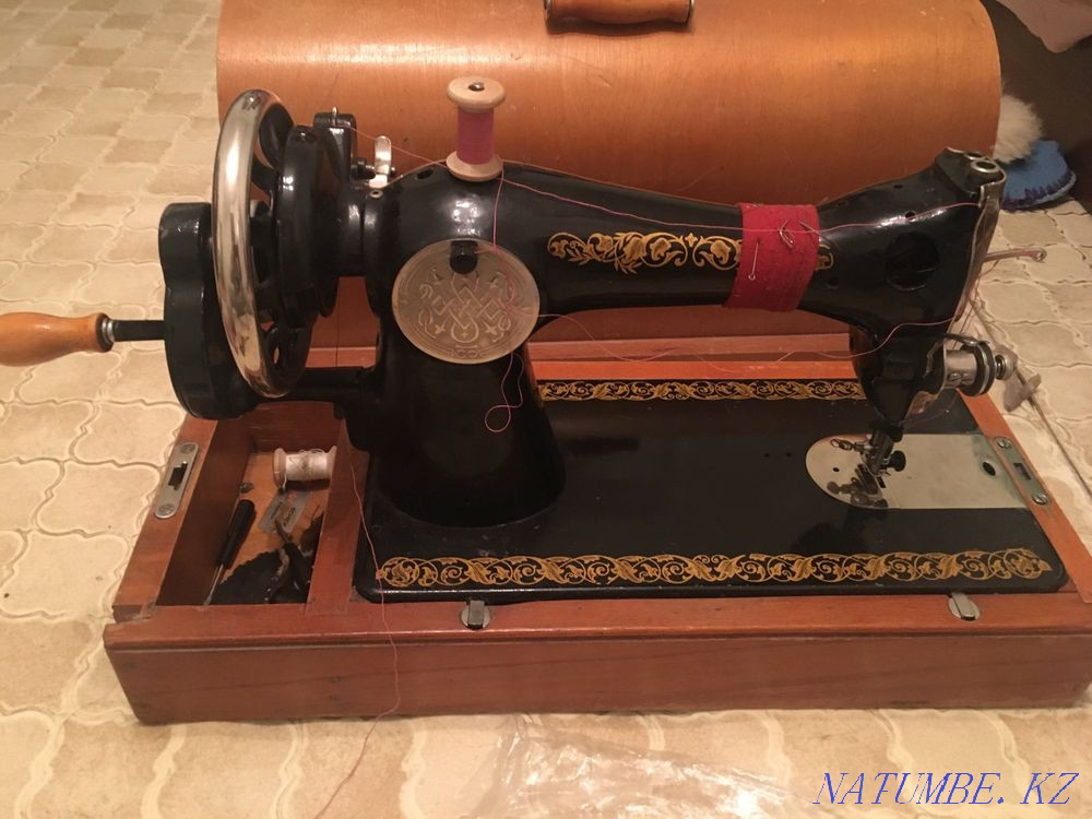 Продаю швейную машинку ссср в хорошем рабочем состояний Темиртау - изображение 1