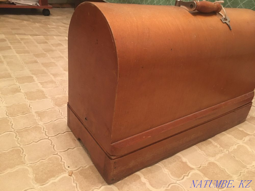 Продаю швейную машинку ссср в хорошем рабочем состояний Темиртау - изображение 4