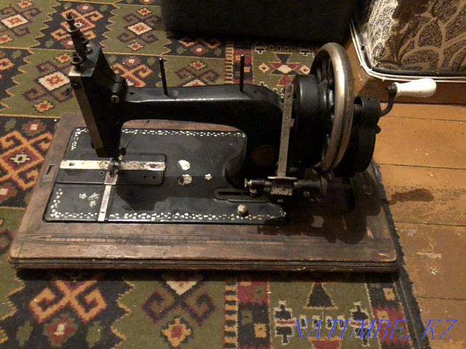 Sell Soviet manual sewing machine Ust-Kamenogorsk - photo 1