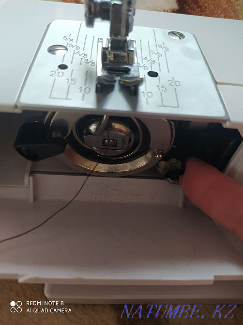 Selling a sewing machine  - photo 2