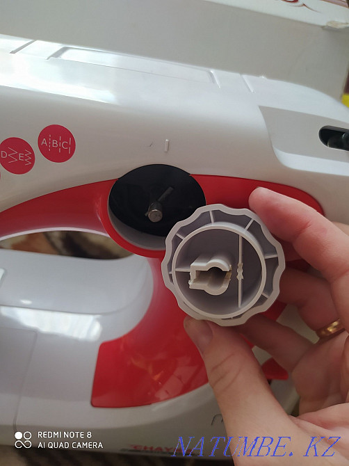 Selling a sewing machine  - photo 3
