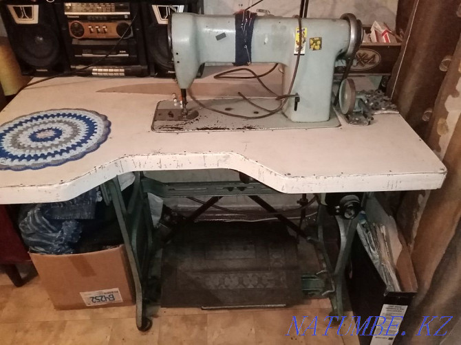 Selling sewing machine and overlog Ust-Kamenogorsk - photo 1