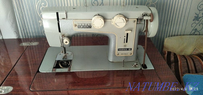 Швейная машинка Чайка 3 в тумбе  - изображение 1