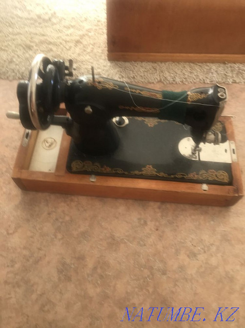 Selling a sewing machine Rudnyy - photo 2