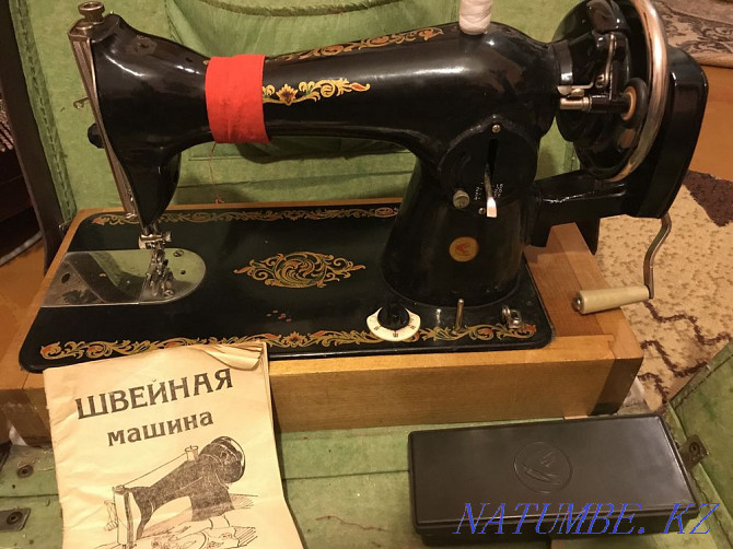Швейная машина СССР 1984 года Экибастуз - изображение 1