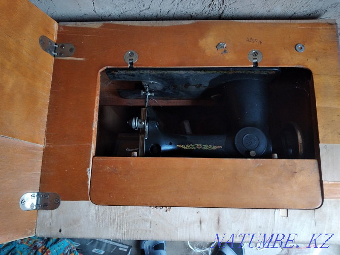 Sewing machine in cabinet Qaskeleng - photo 1