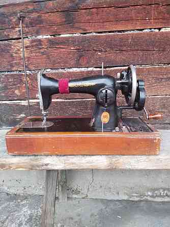 Продам Советскую швейную машинку  отбасы 