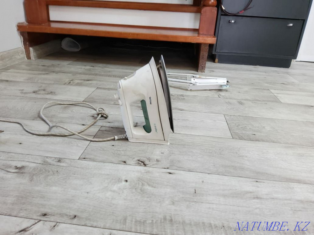 Утюг Phillips рабочий Алматы - изображение 1