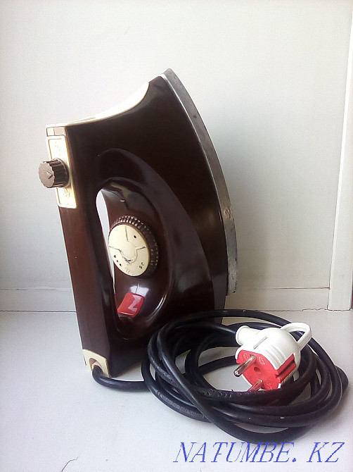 Steam iron Soviet Semey - photo 1