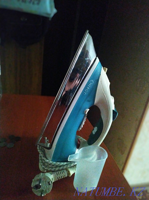 Продам утюг б/у в рабочем состоянии Степногорск - изображение 1