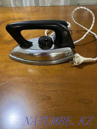 Electric iron, Soviet times Oral - photo 2