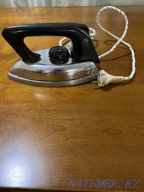 Утюг электрический , советских времен Уральск - изображение 1