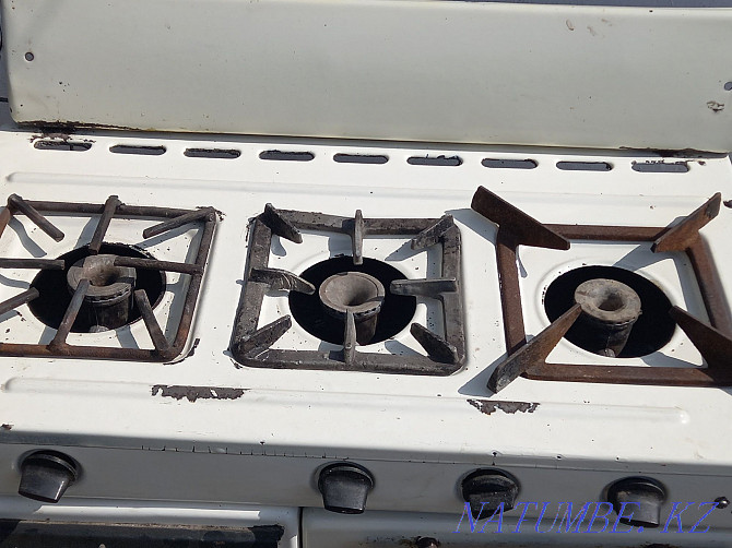 I will sell a gas stove in good condition 3 burners everything works  - photo 1