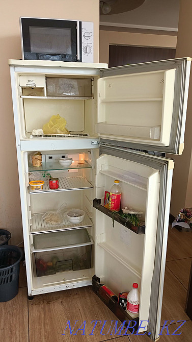 Refrigerator and freezer  - photo 2