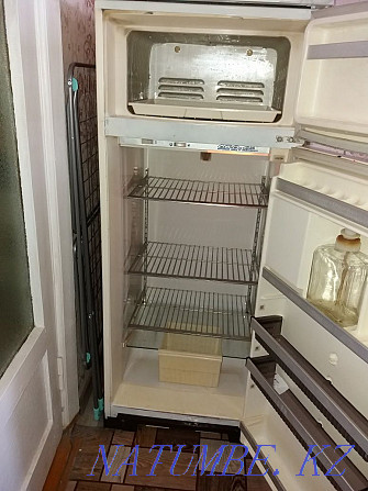 I will urgently sell the refrigerator ""OKA-6"". 2-chamber. Good for giving. Petropavlovsk - photo 2