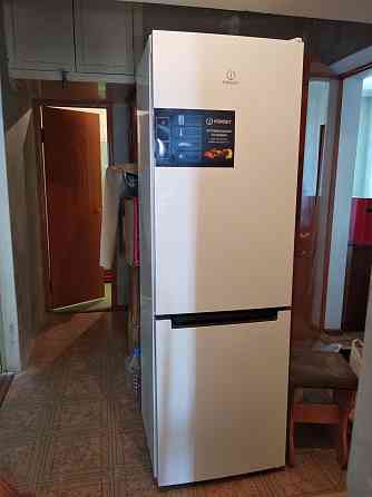Холодильник "INDESIT" DF4180W 