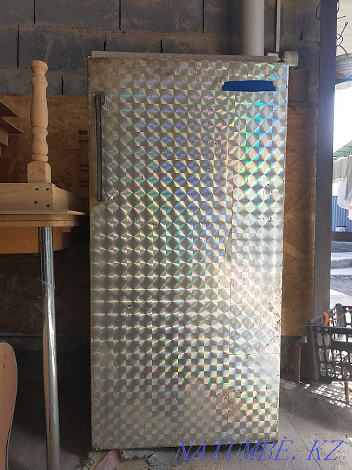 Продается холодильник и швейный машинка , морозильник Талгар - изображение 1