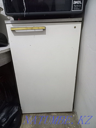 I will sell the Soviet refrigerator in working condition  - photo 1