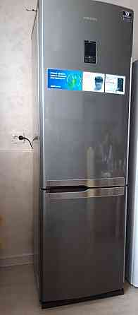Холодильник самсунг в идеальном состоянии 