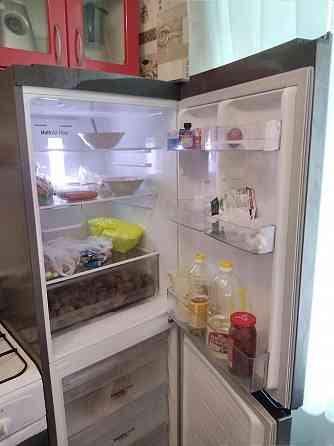 Холодильник LG новый всего 1 год в эксплуатации.  кенді