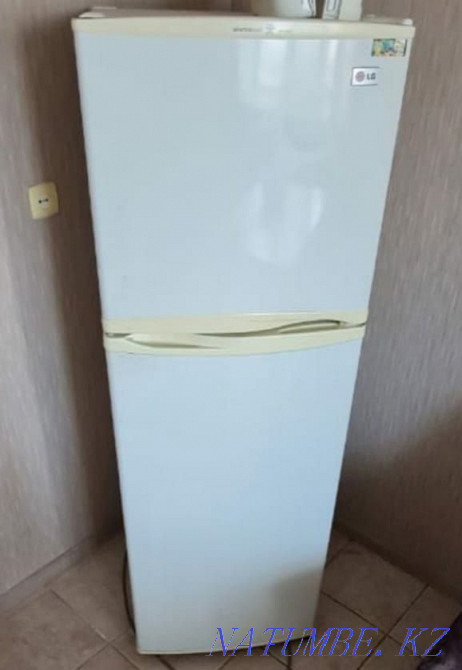 I will urgently sell a working refrigerator LG and Atlant for 40000t Atyrau - photo 1