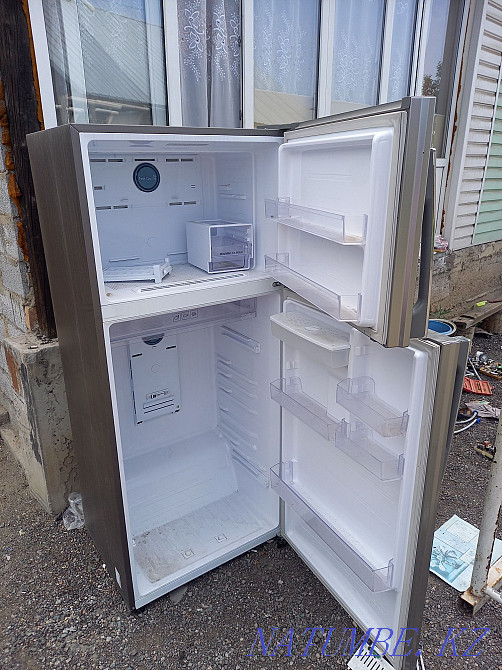Продам новый холодильник полностью в рабочем состоянии нет полок Алматы - изображение 2