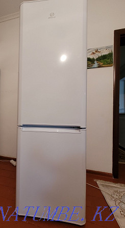 Холодильник Indesit  - изображение 1