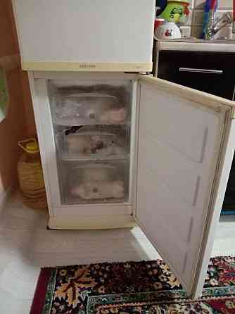 Продам мини холодильник 