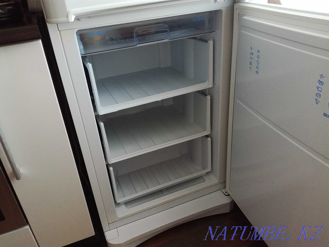 Продам холодильник Indesit.СРОЧНО!!! Усть-Каменогорск - изображение 2