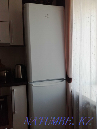 Продам холодильник Indesit.СРОЧНО!!! Усть-Каменогорск - изображение 1