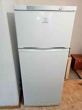 Двухкамерный холодильник Indesit ST145.028 