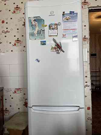 Холодильник Indesit 