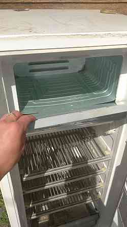 Холодильник продается не дорого работает Алматы