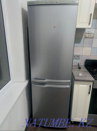 I will sell a Samsung refrigerator height somewhere 180cm width about 60cm Taldykorgan - photo 1