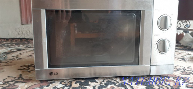 Microwave oven  - photo 3