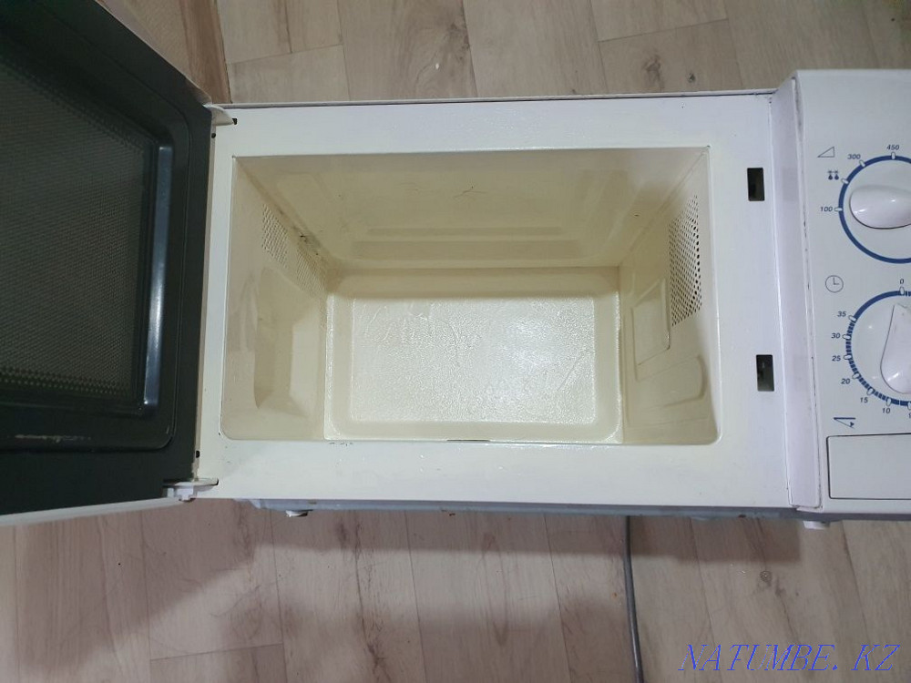 Микротолқынды пеш samsung толығымен жұмыс істейді, бірақ ішкі бояуы бірдей емес  Қарағанды - изображение 3
