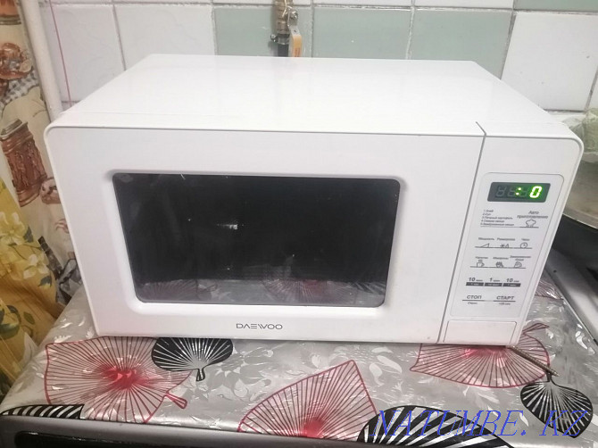 Microwave oven Daewoo Electronics KOR-660BW  - photo 1