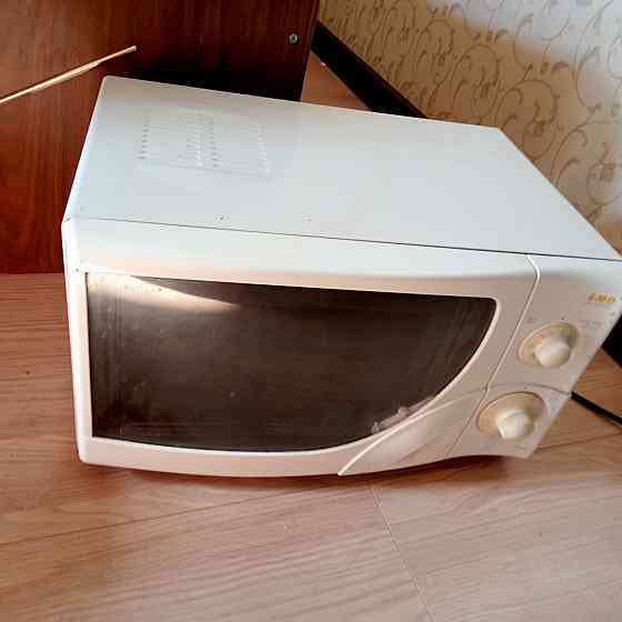 The microwave does not turn on. It can be repaired. Dost Almaty